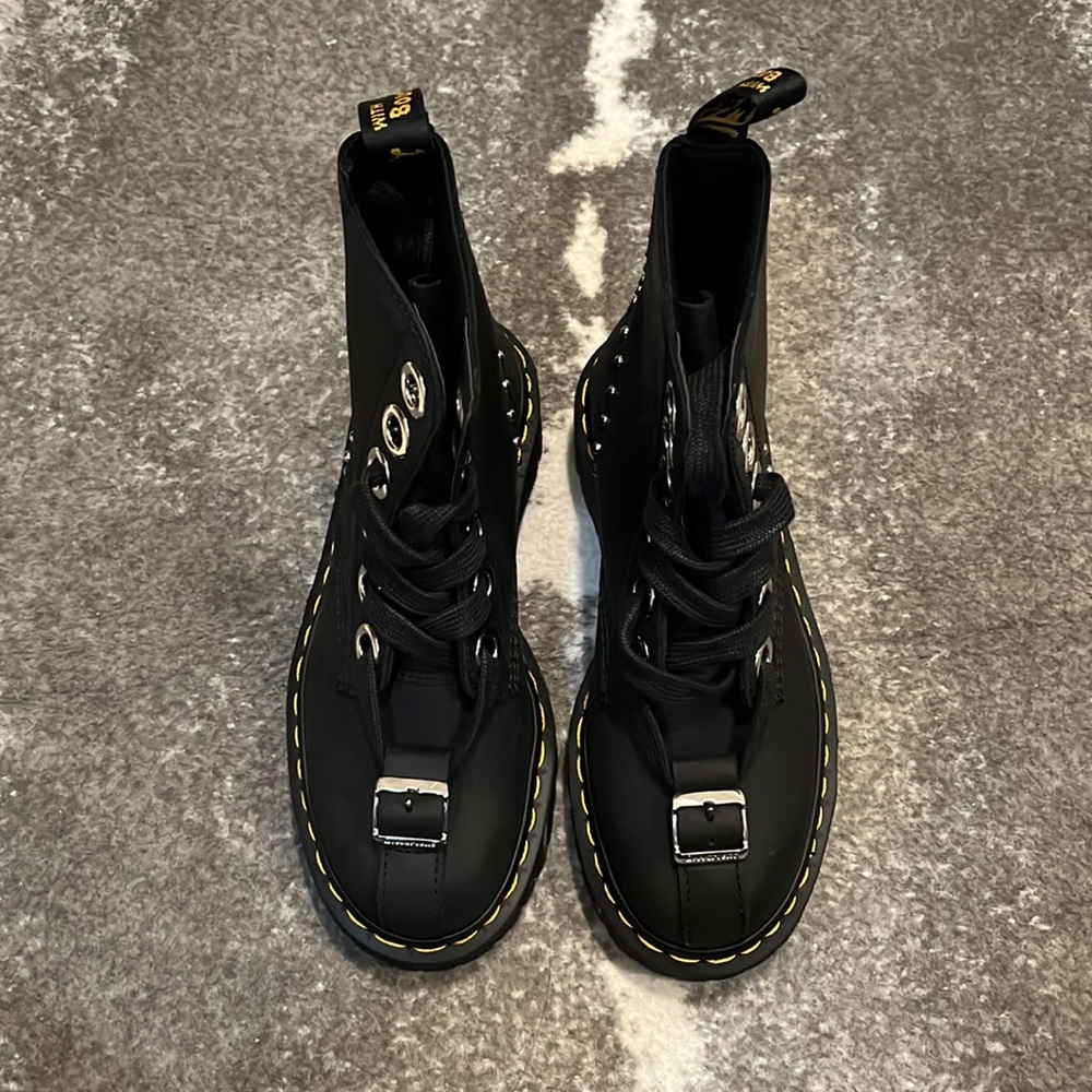 Dr. Martens Gomez Boots